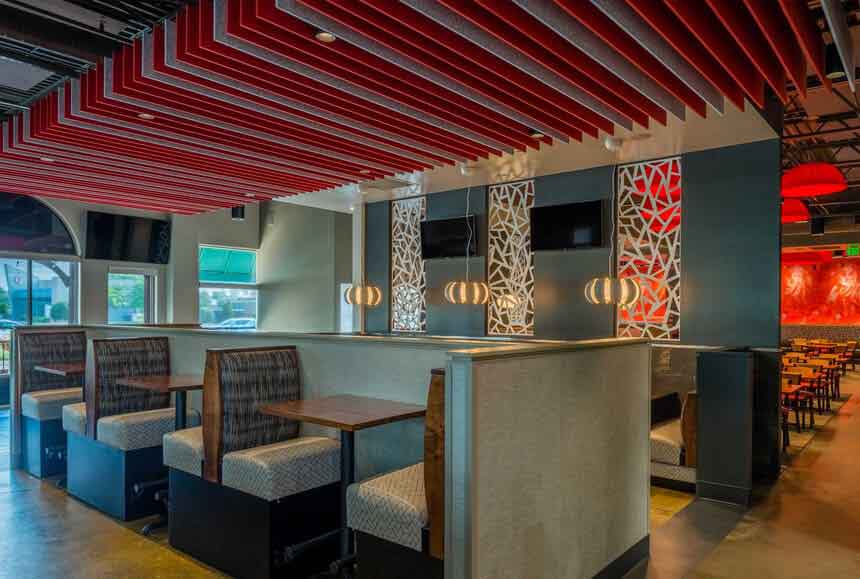  طراحی  رستوران به سبک مدرن بر پایه نورپردازی با رنگ های مختلف و ساخت یک محیط یکپارچه