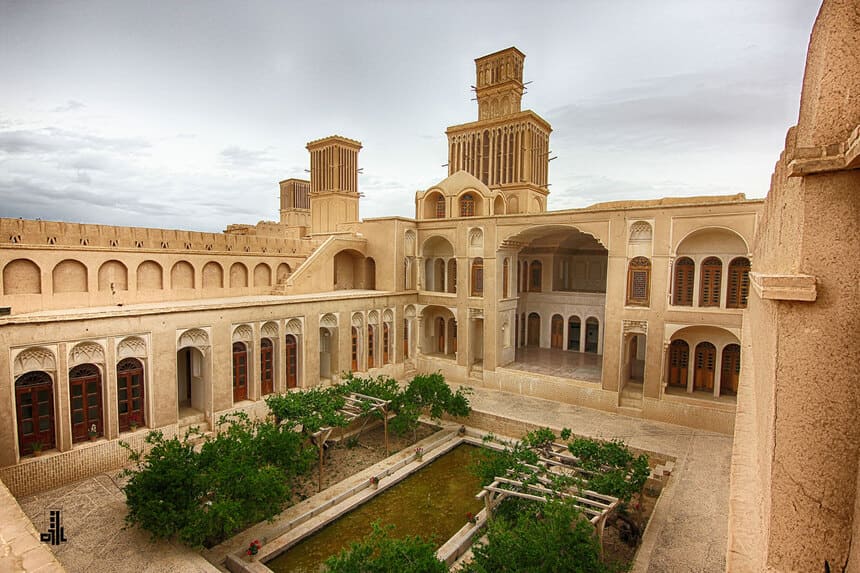 عمارت آقازاده ابرکوه از دیگر زیباترین خانه های تاریخی ایران ماست 