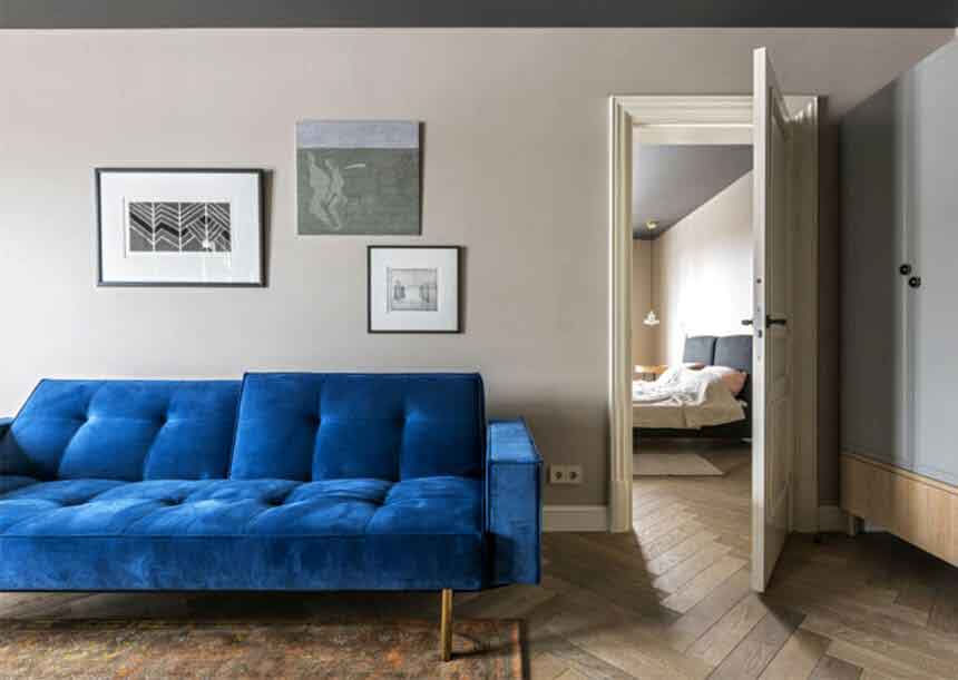 راحی های آپارتمان به سبک کلاسیک در بخش پذیرایی برای جدا کردن مناسب آن از اتاق خواب ها و حفظ حریم خصوصی