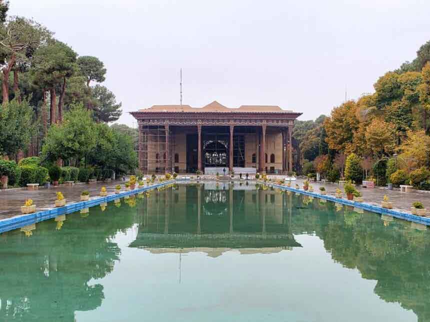 سبک های معماری ایرانی در دوران پس از اسلام به ترتیب در چهار دسته خراسانی، رازی، آذری و اصفهانی قرار می گیرند.