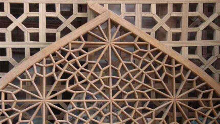 قبل از هر چیز باید گفت که چلیپا در معماری ایرانی هیچ ارتباطی به صلیب مقدس مسیحیان ندارد