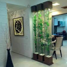 استفاده از گلدان گیاهان یکی از انواع تزیینات داخلی ساختمان مدرن است
