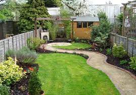 موقع طراحی باغچه در حیاط کوچک منزل حتما به کفپوش اطراف آن هم دقت کنید