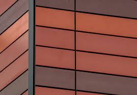 مدل دیگری که از آن به عنوان بهترین سرامیک نمای ساختمان یاد می شود سرامیک های تراکوتا یا پرسلانی خشک هستند 