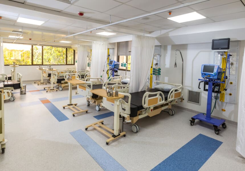 از دیگر نکات بسیار مهم در طراحی بیمارستان این است که به کارایی فضاهای مختلف باید دقت کرد 